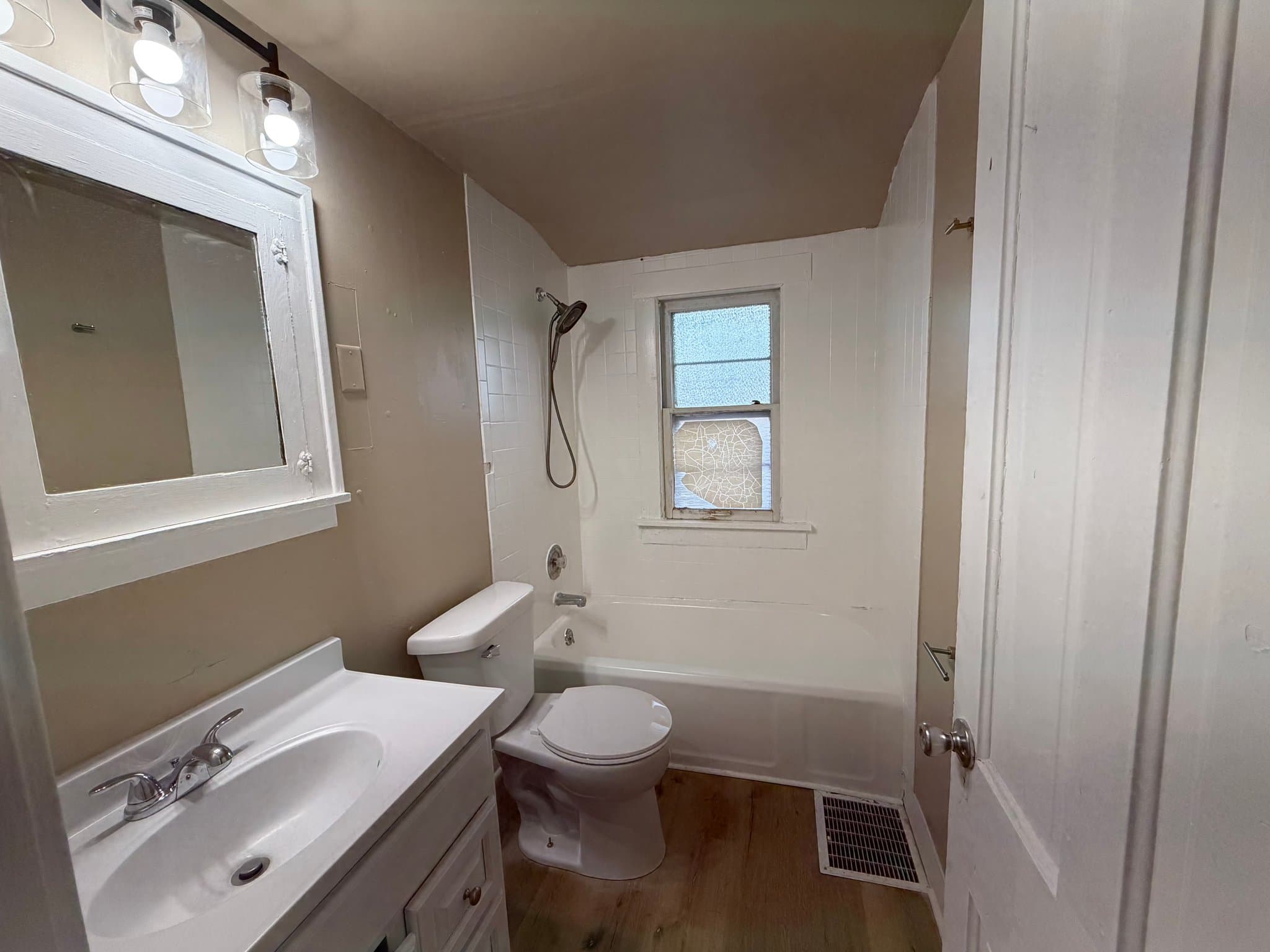 Manitowoc House: 708 North 10th St