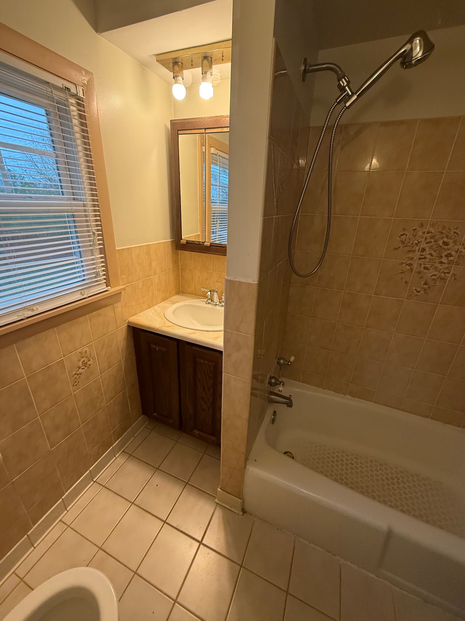Manchester Apartment: 0 Leyte Street