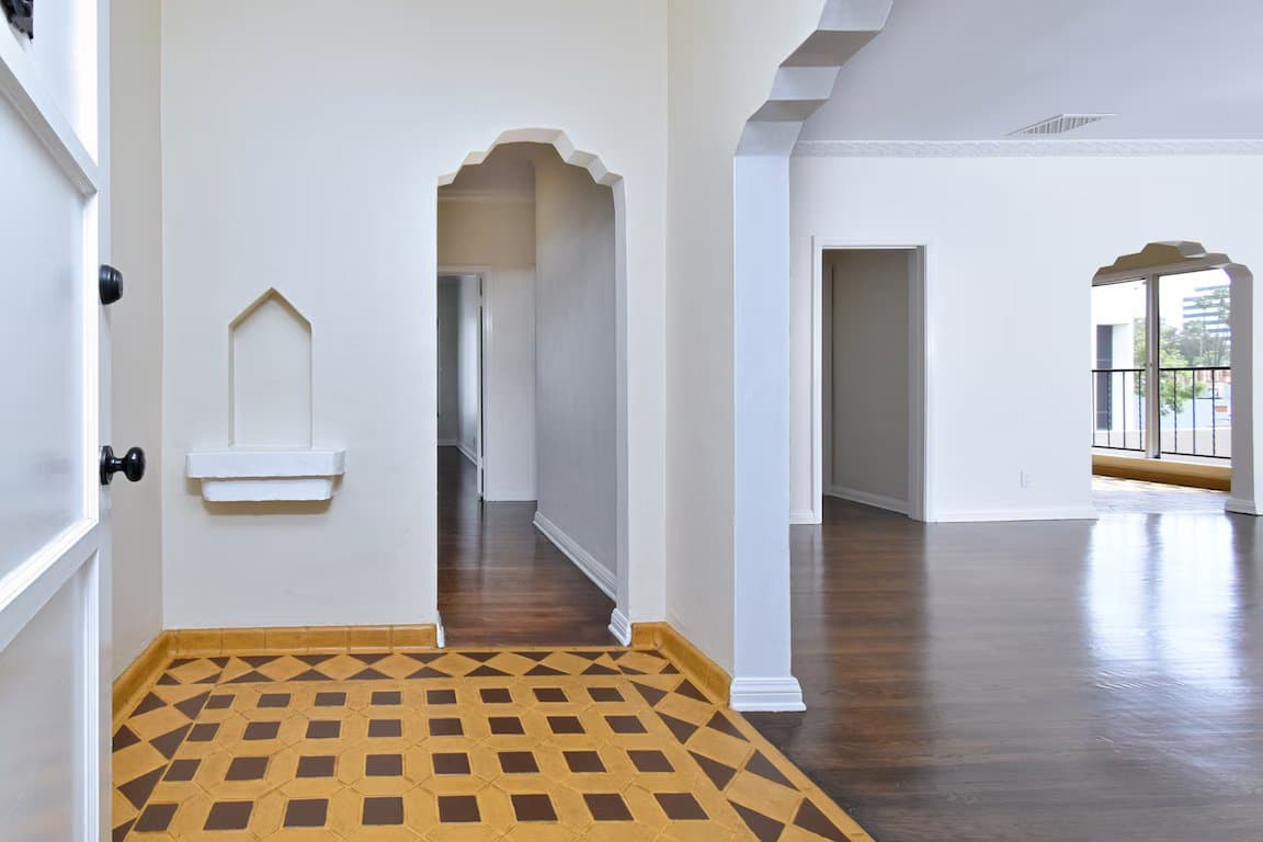 Los Angeles Apartment: 724 South Genesee Ave.