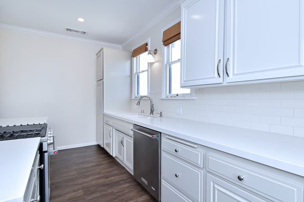 Los Angeles Apartment: 724 South Genesee Ave.