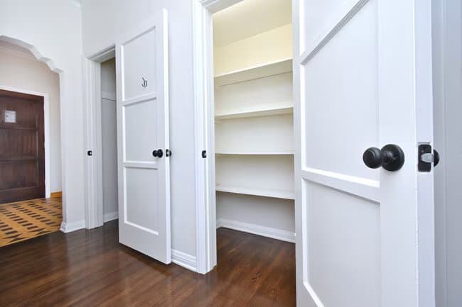 Los Angeles Apartment: 724 South Genesee Ave.