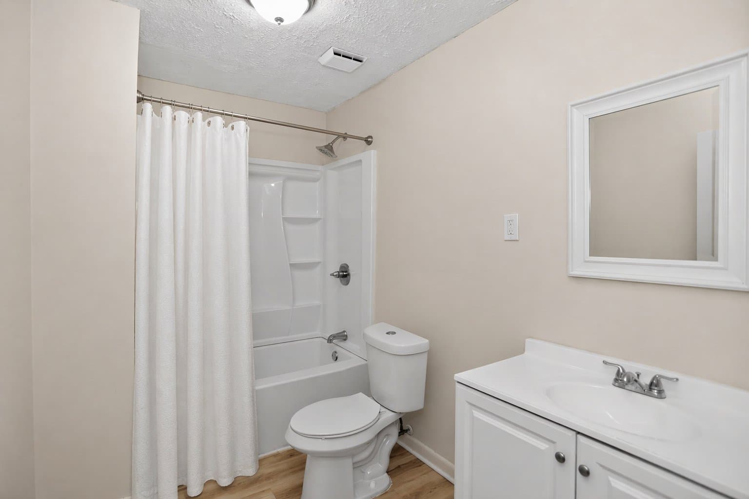 Forest Park Single Room: 468 Watson Ferry Dr