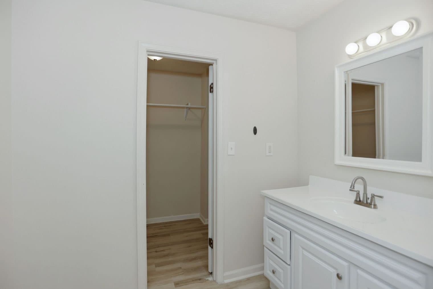 Forest Park Single Room: 468 Watson Ferry Dr