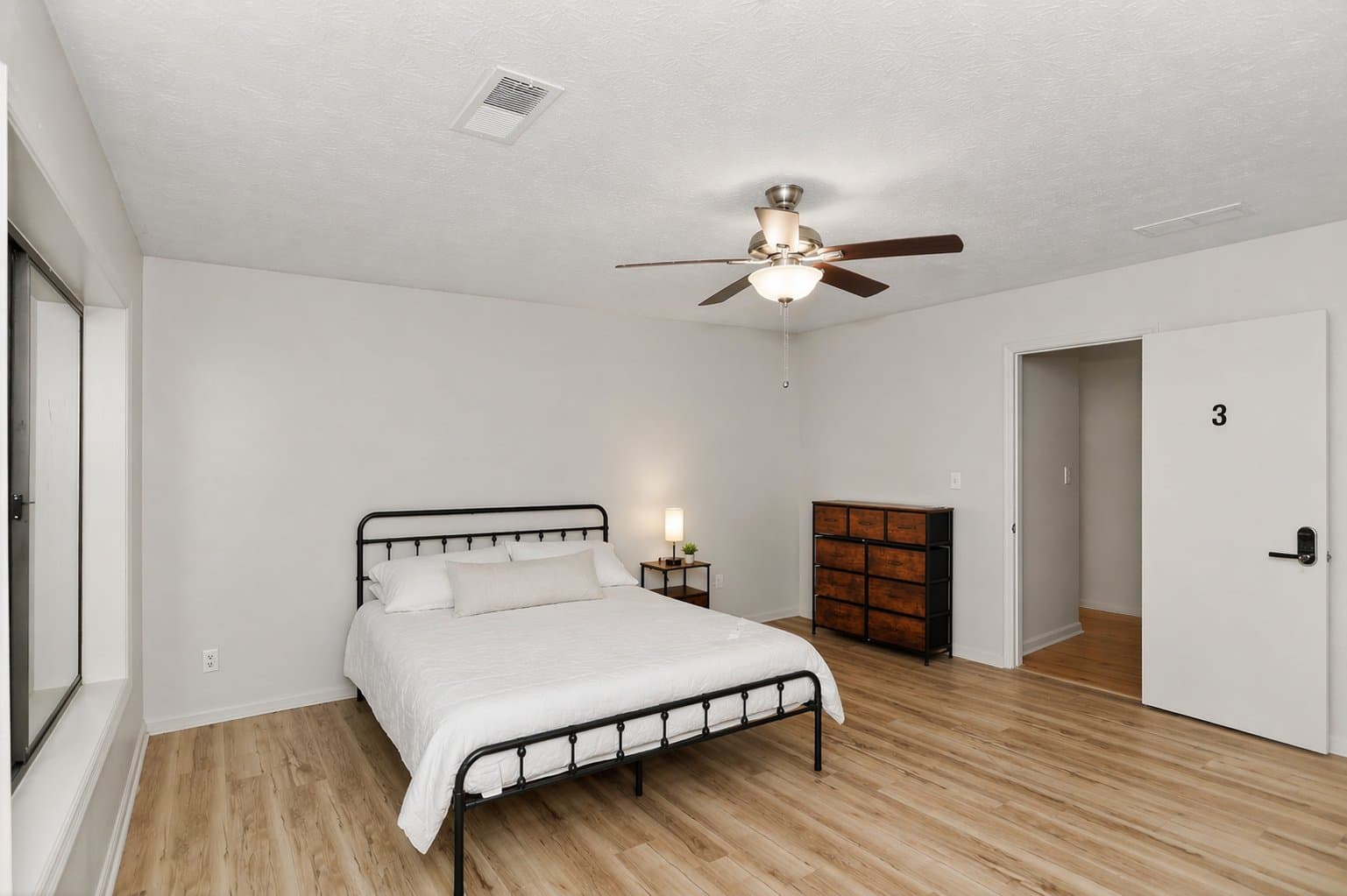 Forest Park Single Room: 468 Watson Ferry Dr