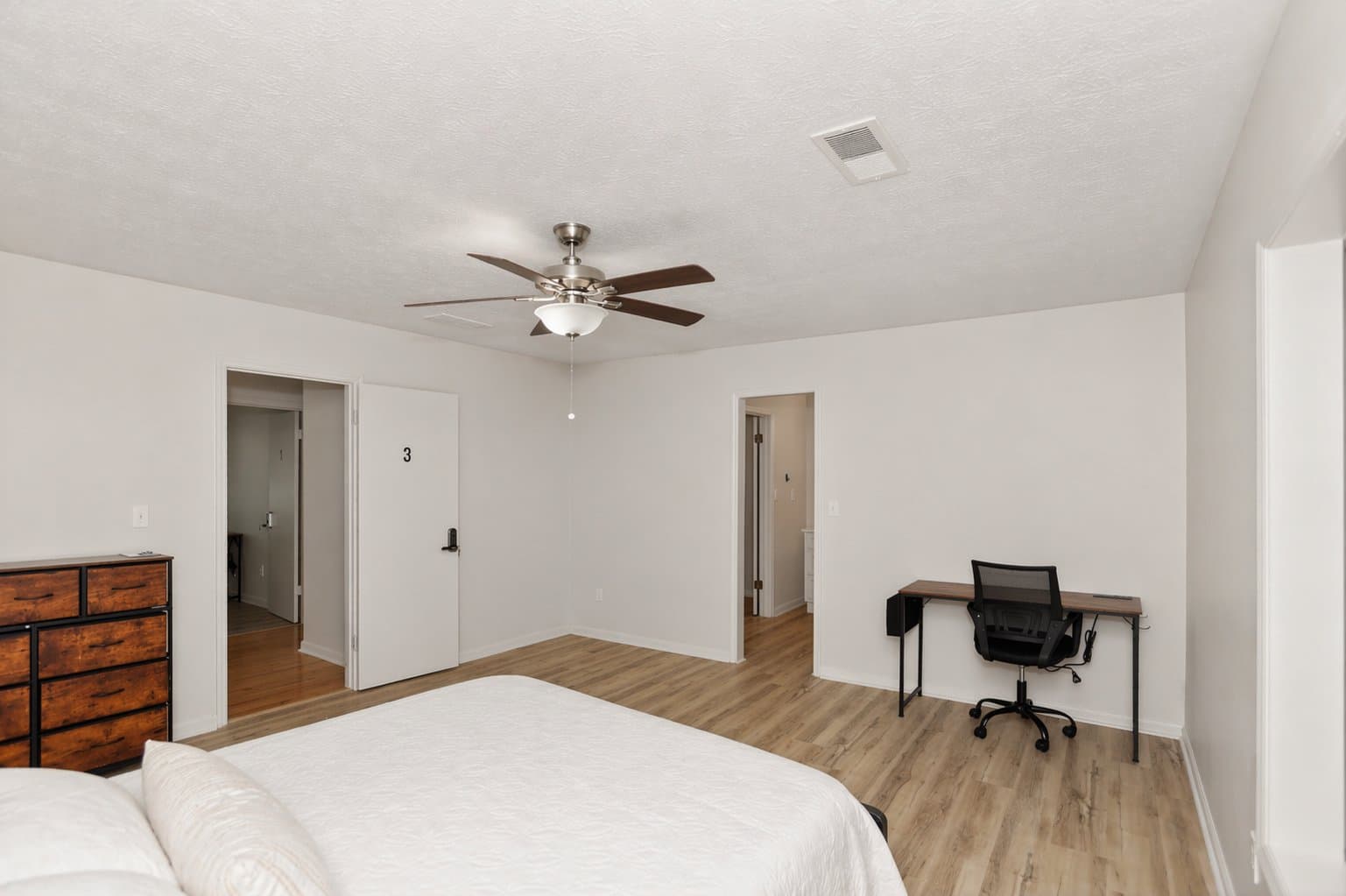 Forest Park Single Room: 468 Watson Ferry Dr