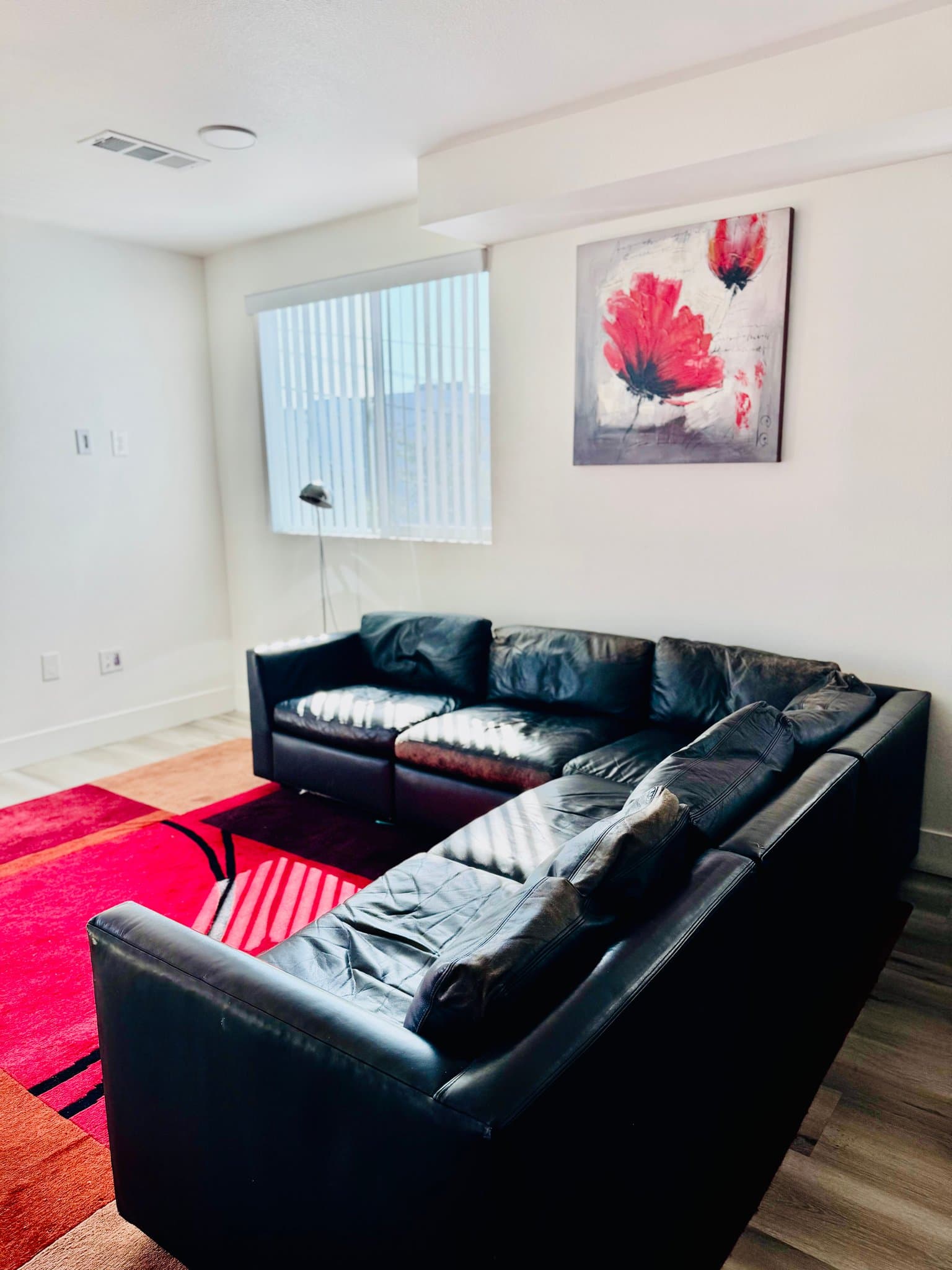 Los Angeles Single Room: 215 E 29th Street