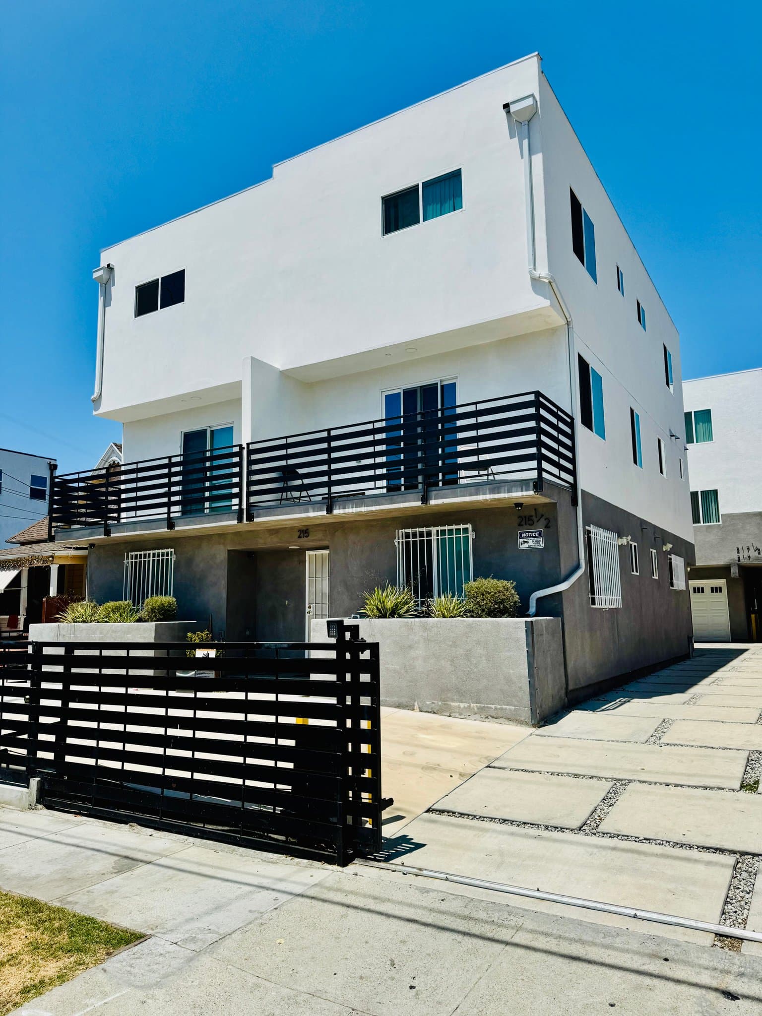 Los Angeles Single Room: 215 E 29th Street