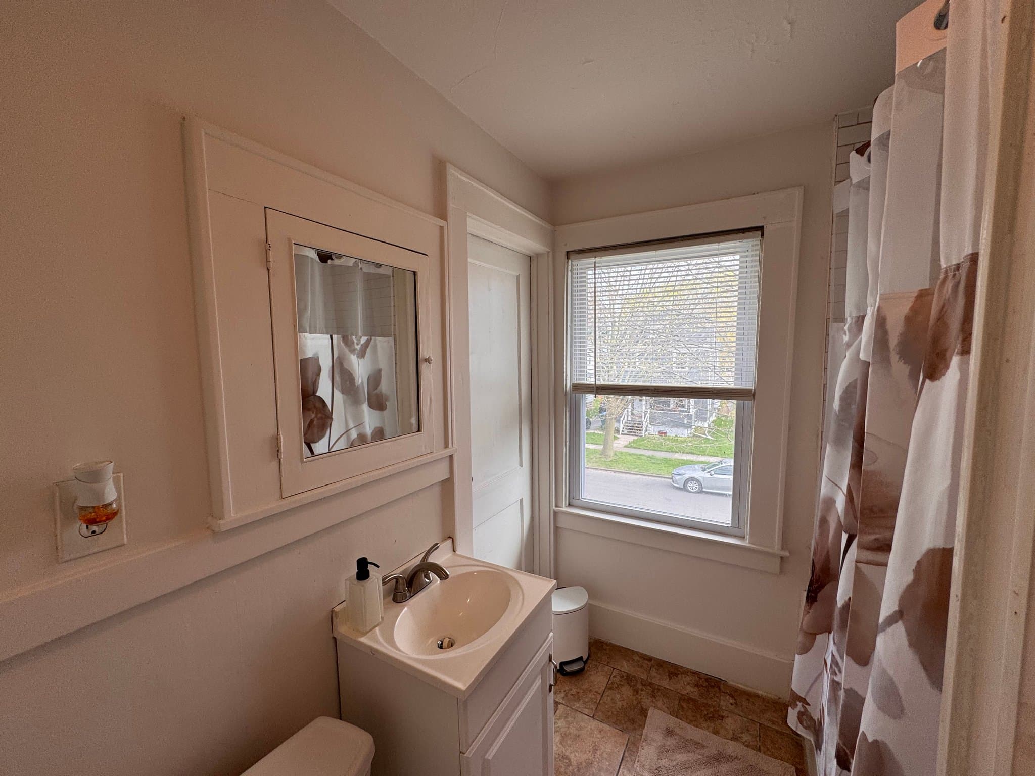 Rochester Single Room: 186 Spruce Ave