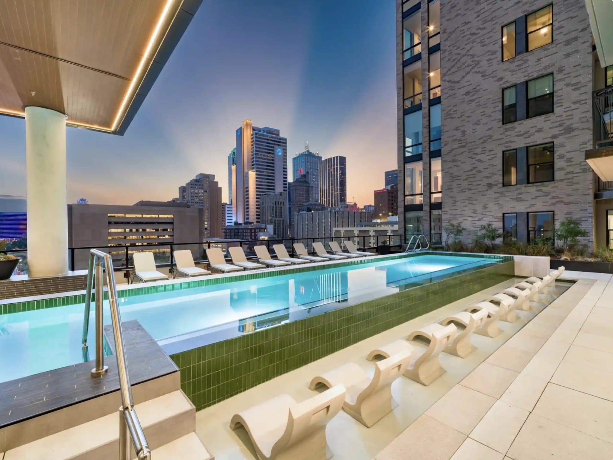 Dallas Apartment: 400 South St. Paul