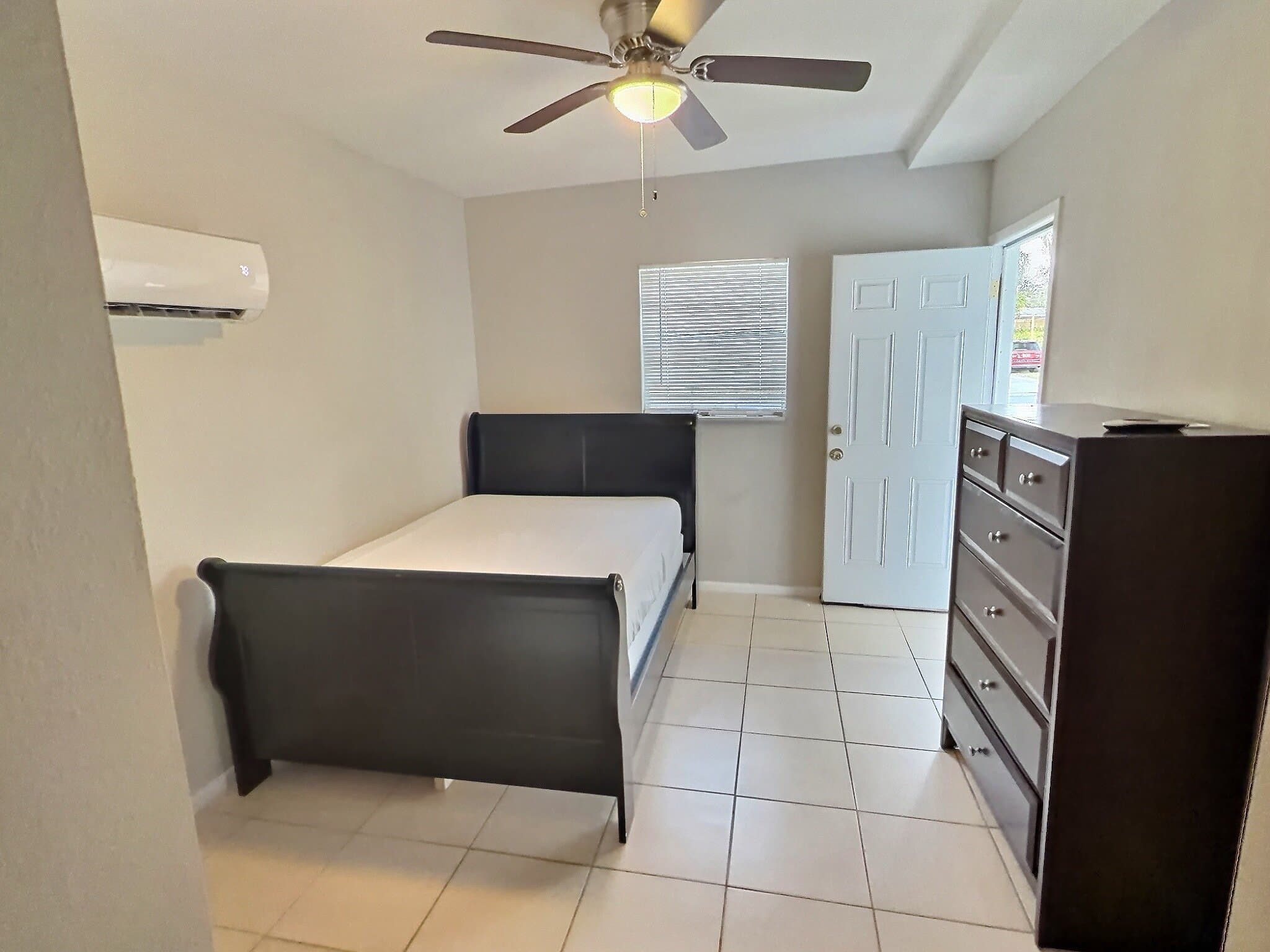 Orlando Single Room: 102 Quintard Ave