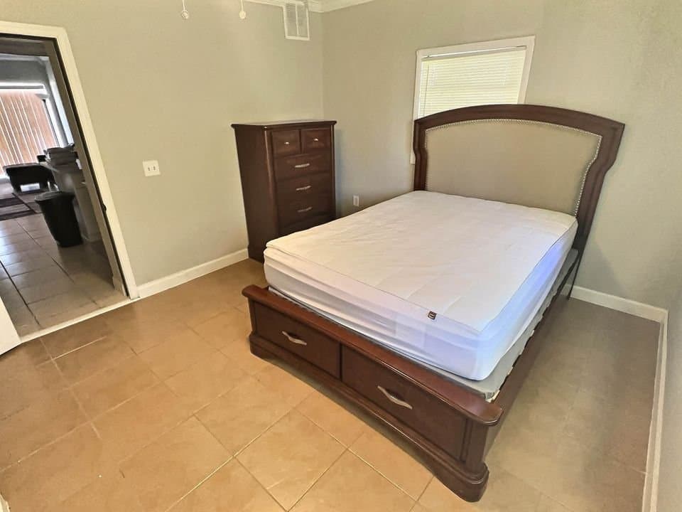 Orlando Single Room: 102 Quintard Ave