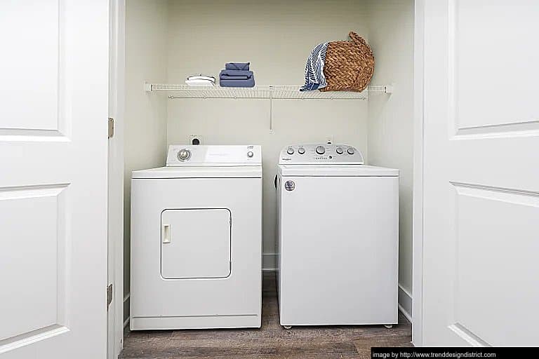 Dallas Apartment: 196 Margaret Avenue