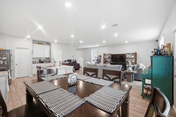 Seguin House: 2405 Ayers Dr