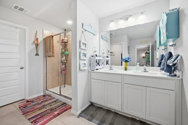 Seguin House: 2405 Ayers Dr