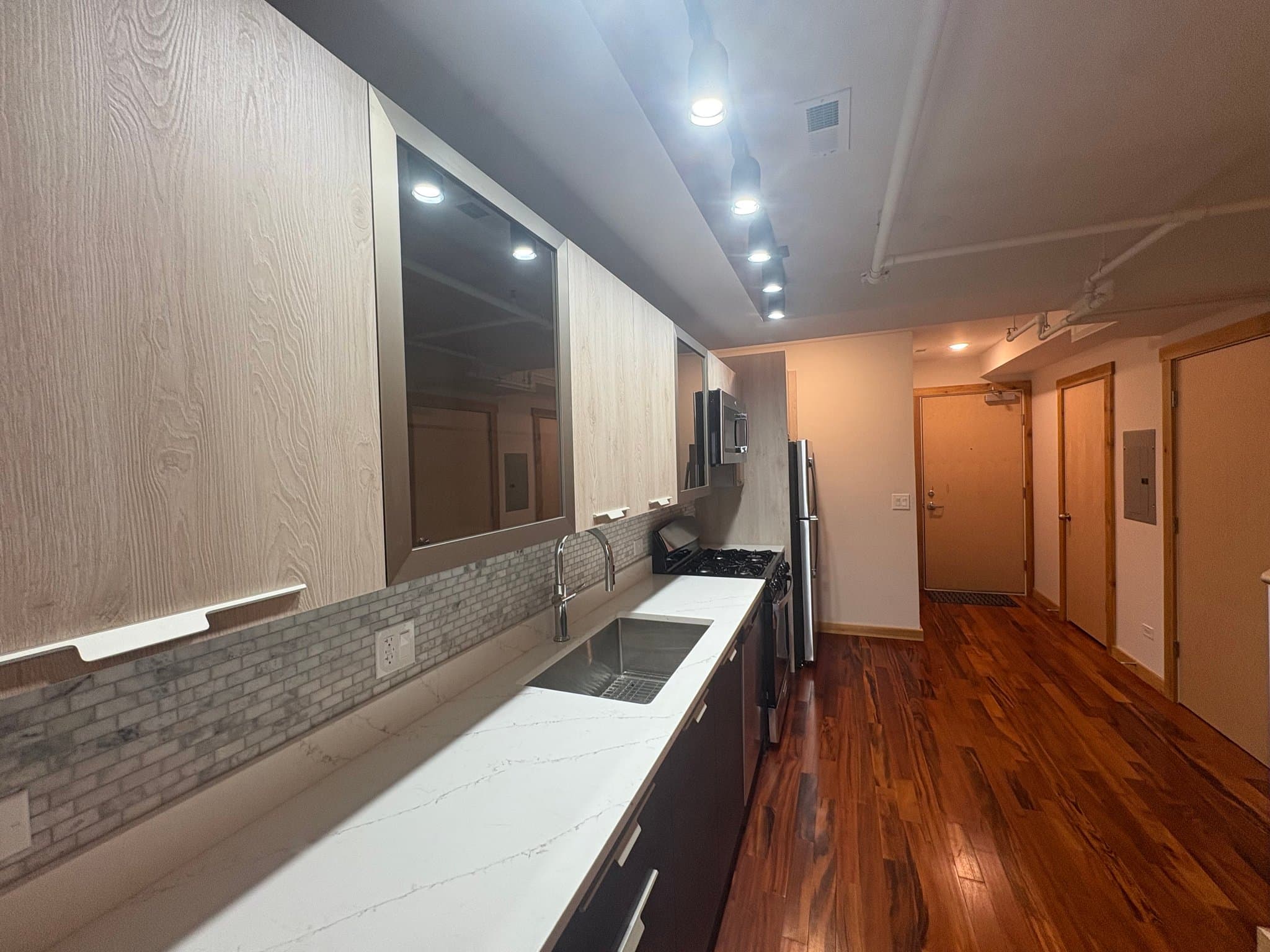 Chicago Apartment: 4611 S. Ellis Avenue