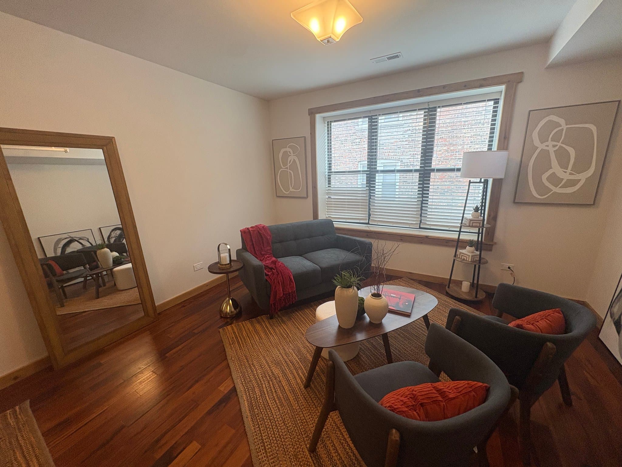 Chicago Apartment: 4611 S. Ellis Avenue