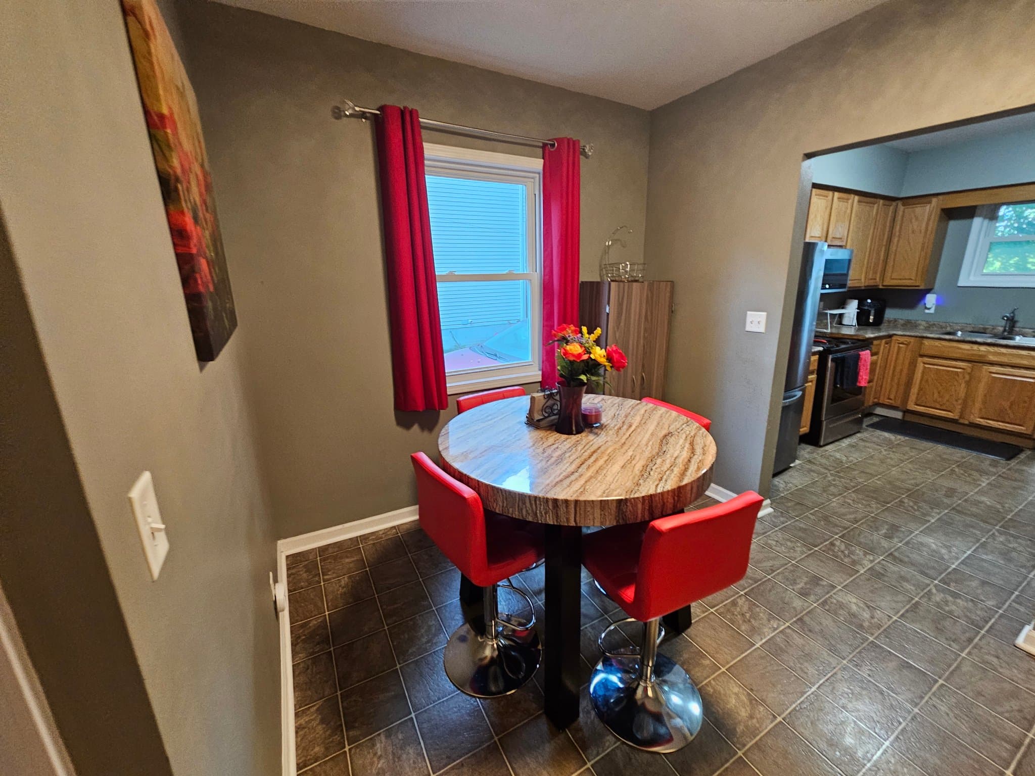 Des Moines Single Room: 1303 College Ave