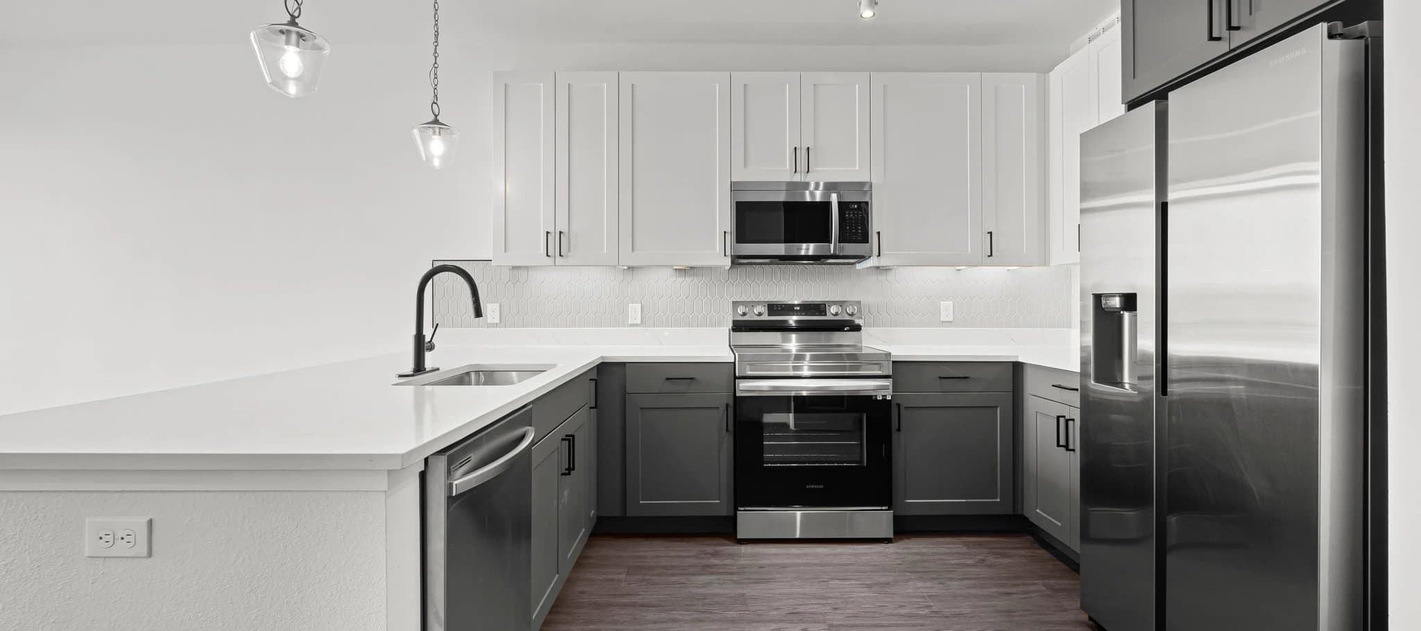 Dallas Apartment: 1100 North Zang Boulevard