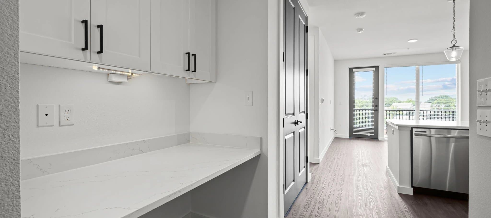 Dallas Apartment: 1100 North Zang Boulevard