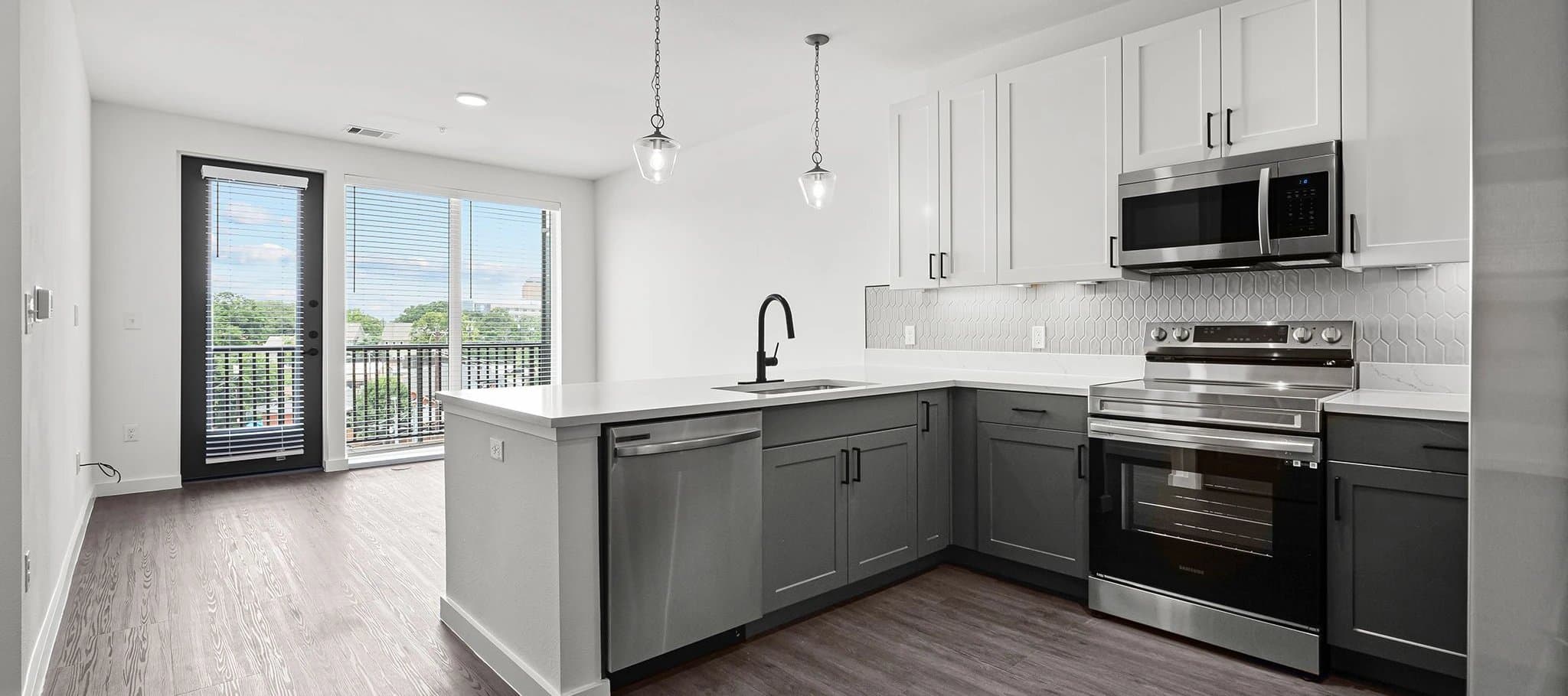 Dallas Apartment: 1100 North Zang Boulevard