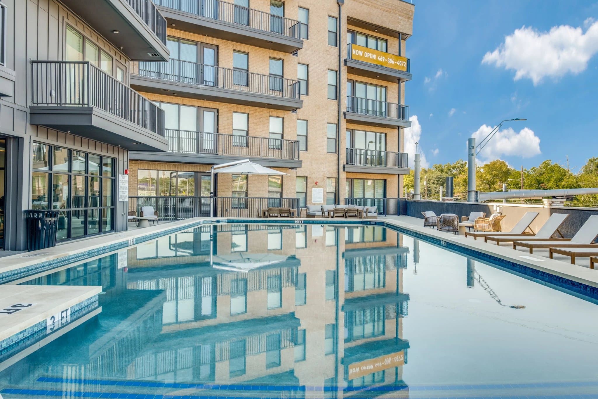 Dallas Apartment: 1100 North Zang Boulevard