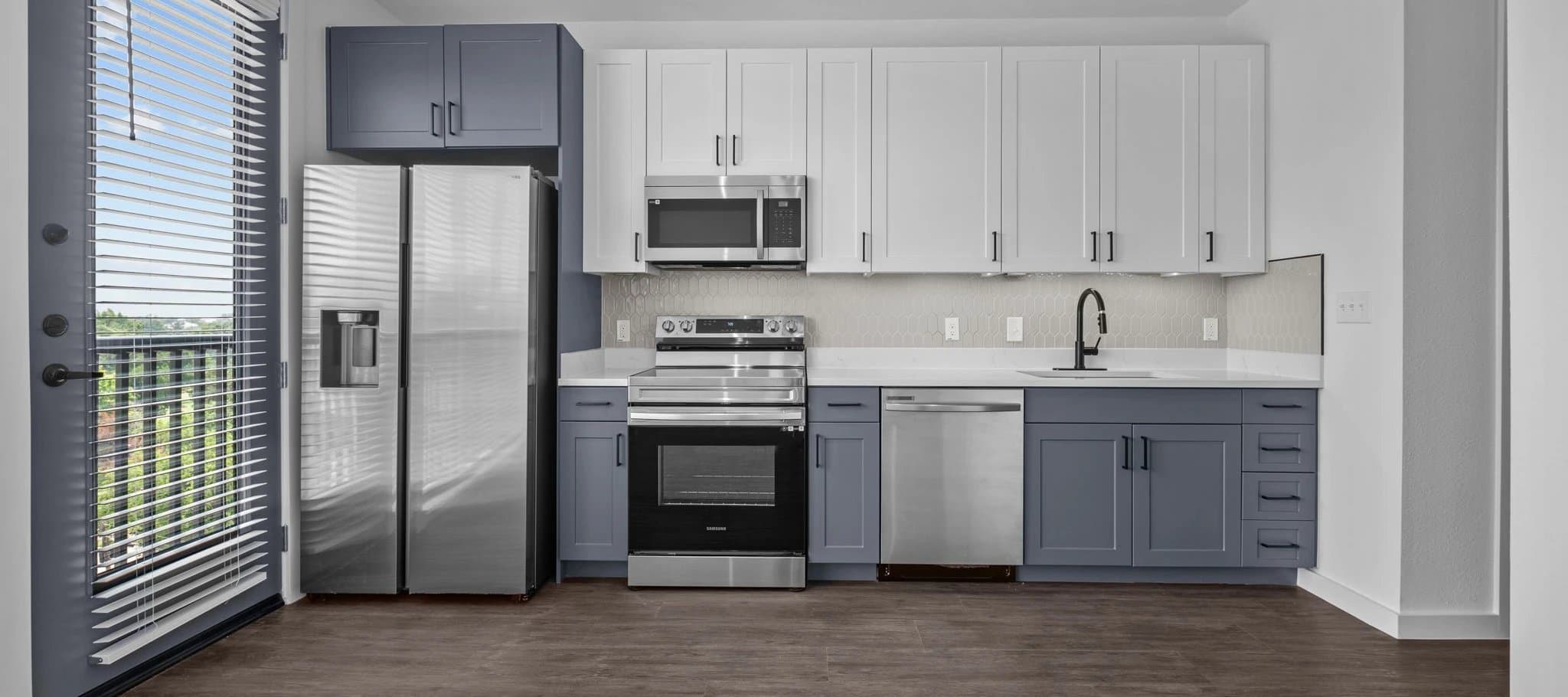 Dallas Apartment: 1100 North Zang Boulevard