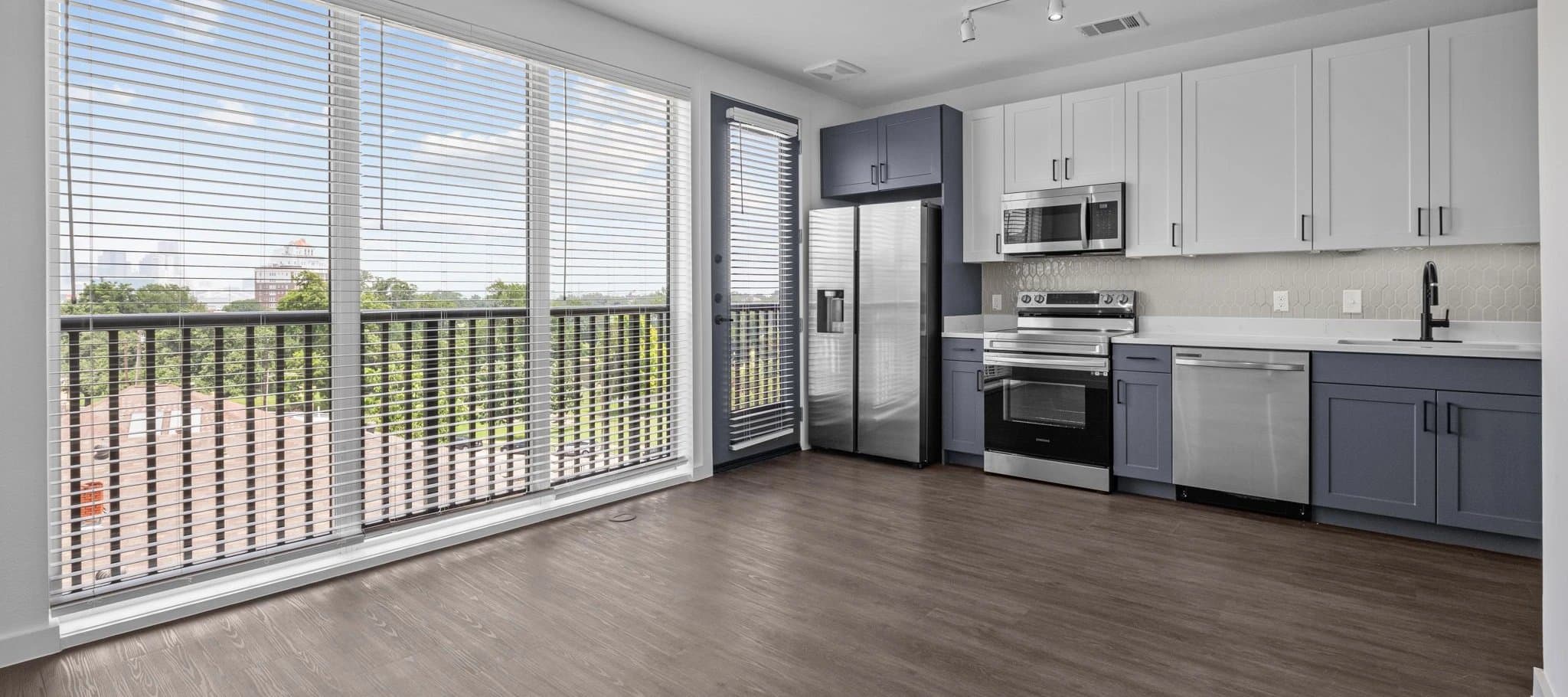 Dallas Apartment: 1100 North Zang Boulevard