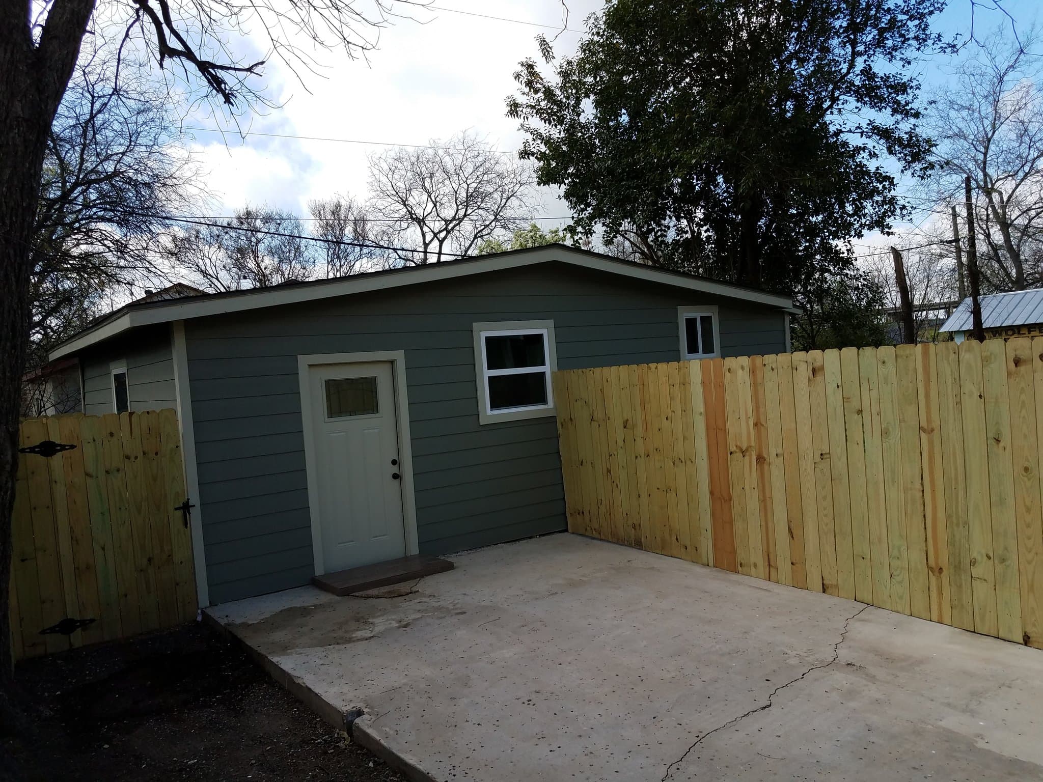 San Antonio House: 418 E Highland Blvd