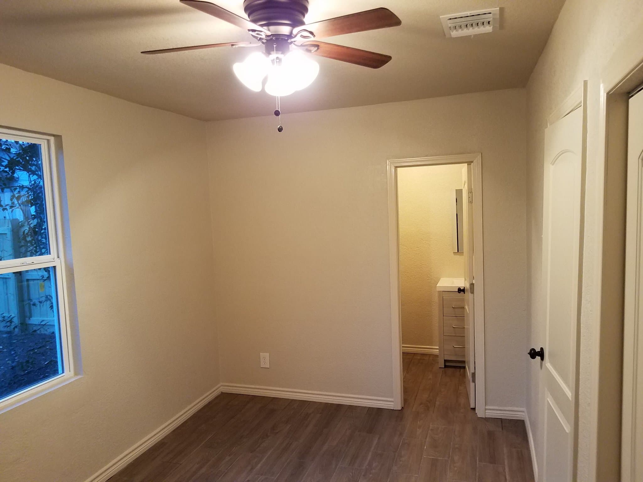San Antonio House: 418 E Highland Blvd