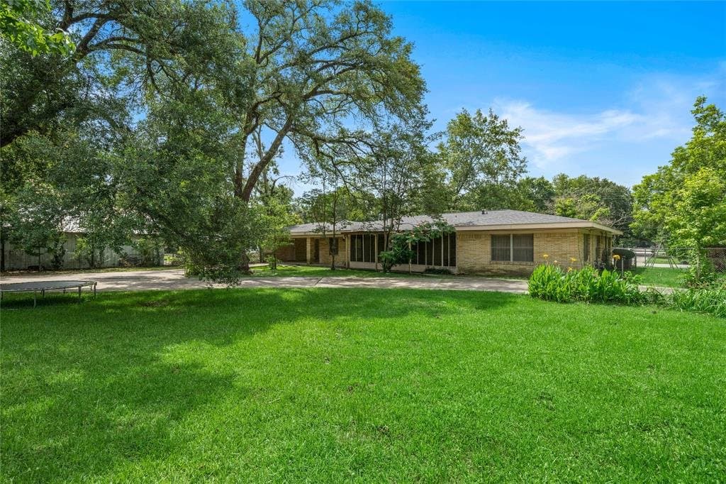 Conroe House: 202 Avenue J