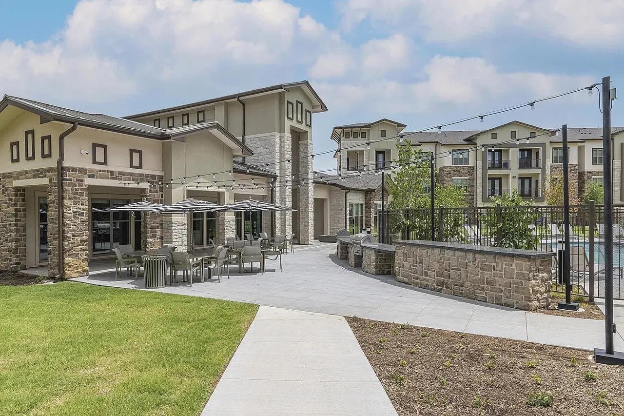 Arlington Townhome: 8150 S Watson Rd