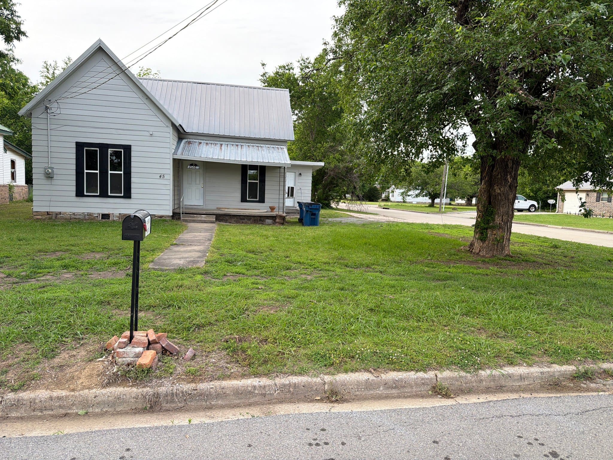 McAlester House: 45 E Smith Ave