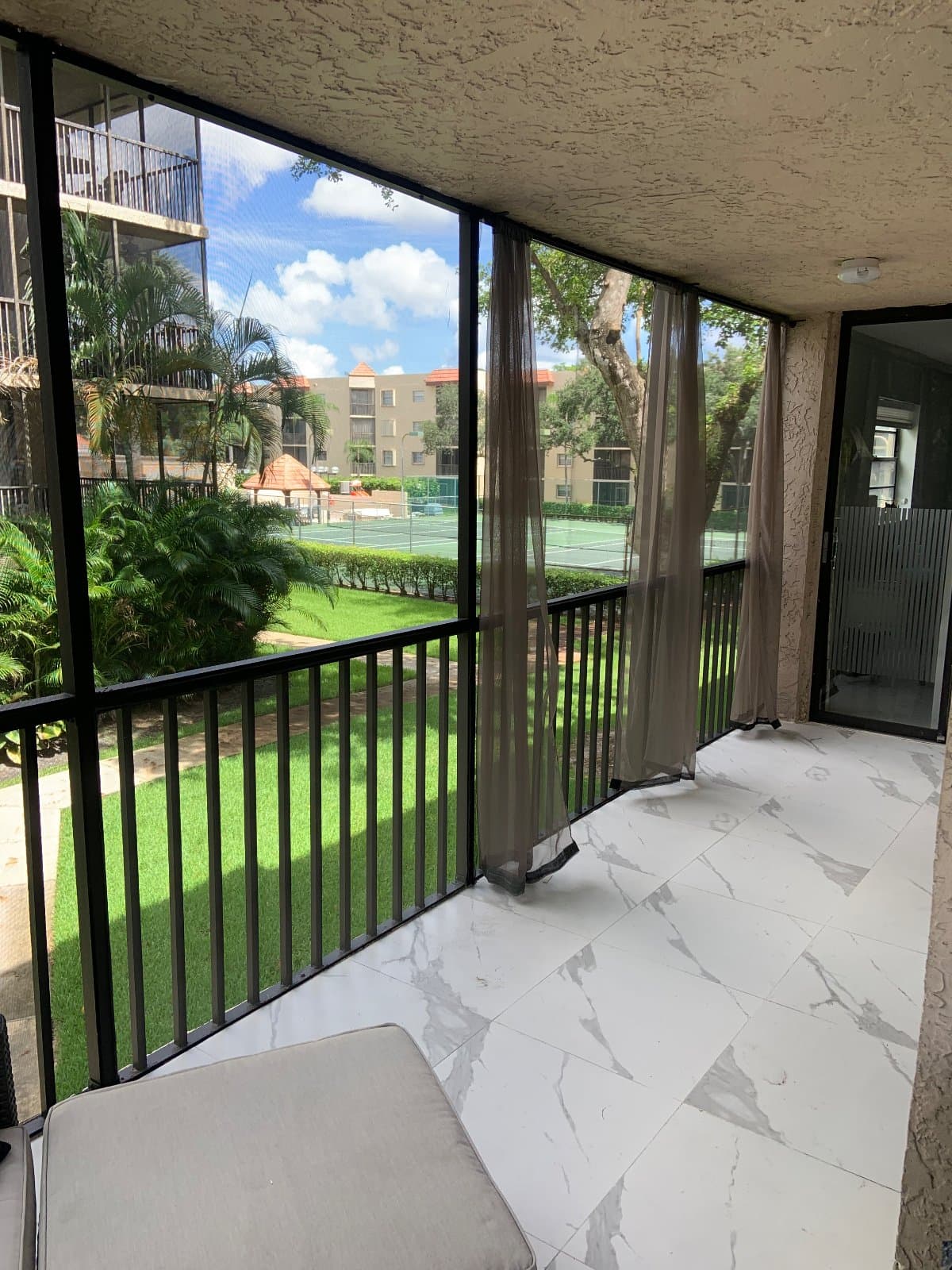 Plantation Condo: 10451 W Broward Blvd