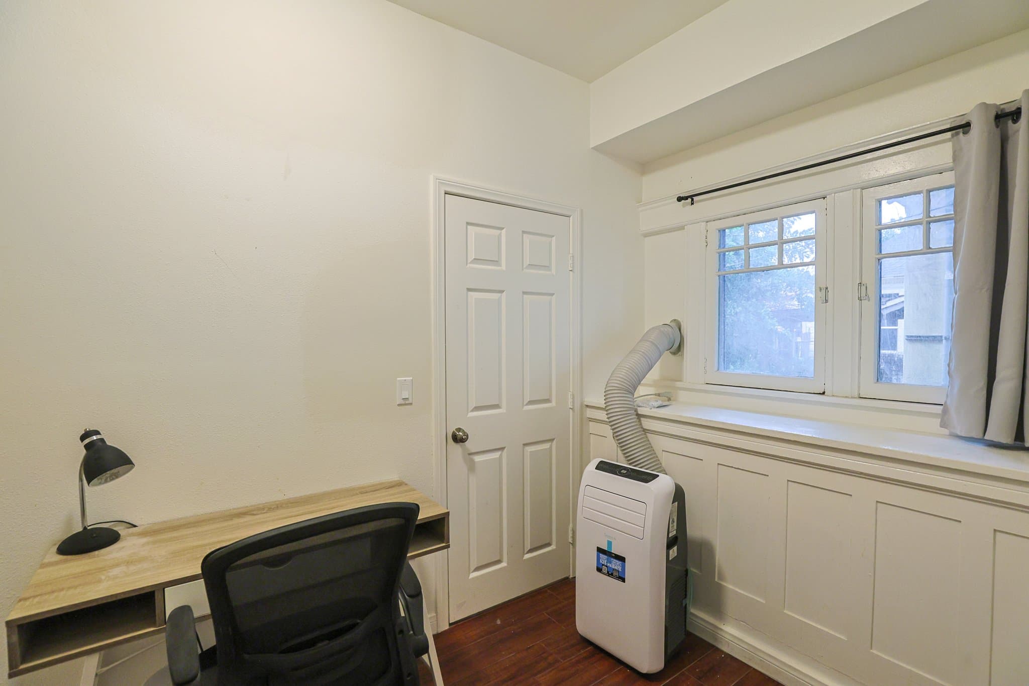 Los Angeles Single Room: 2626 S Budlong Ave