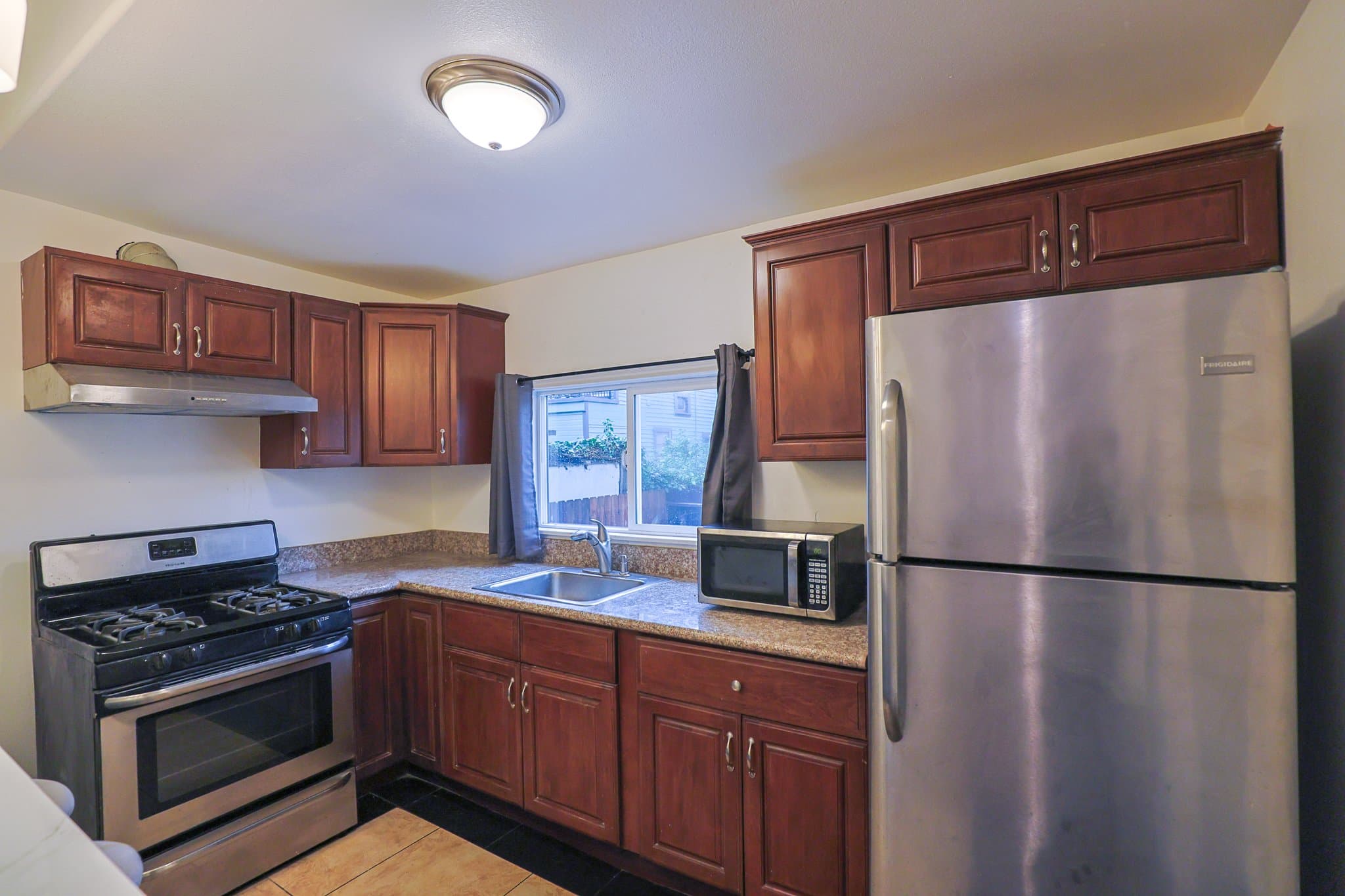 Los Angeles Single Room: 2626 S Budlong Ave