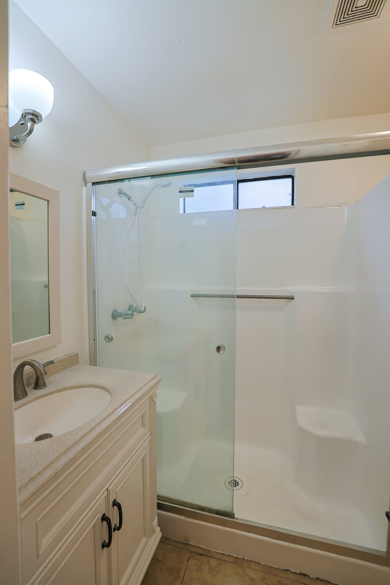 Los Angeles Single Room: 2626 S Budlong Ave