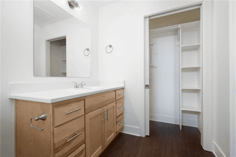 Springdale Apartment: 726 E Emma Ave