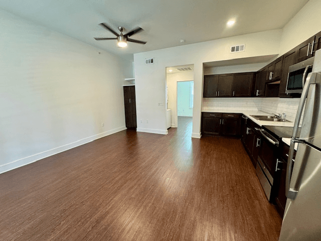 Springdale Apartment: 726 E Emma Ave