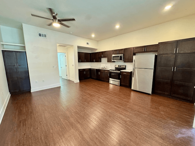 Springdale Apartment: 726 E Emma Ave