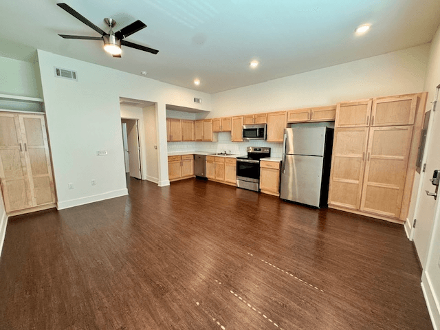 Springdale Apartment: 726 E Emma Ave