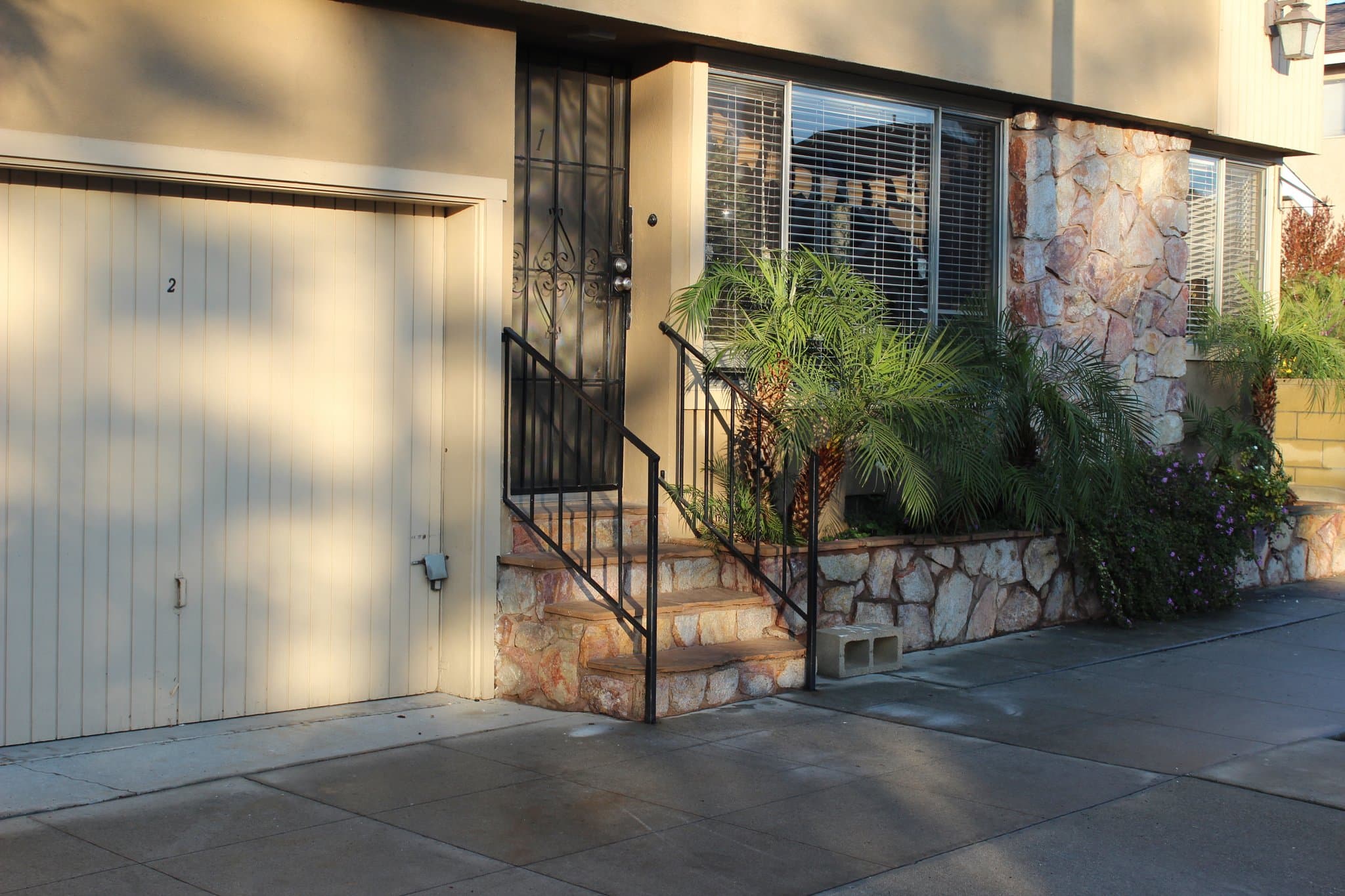 Long Beach Apartment: 231 Grand Avenue