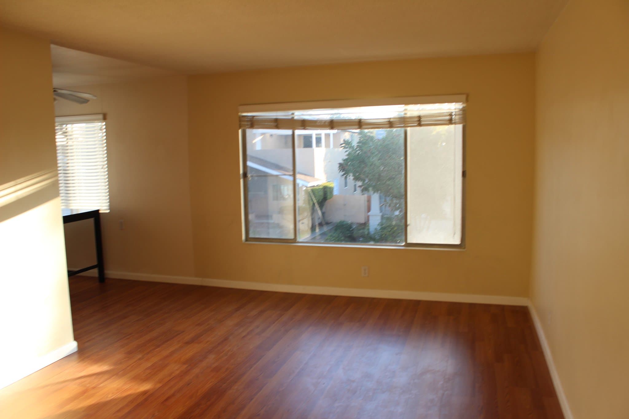 Long Beach Apartment: 231 Grand Avenue