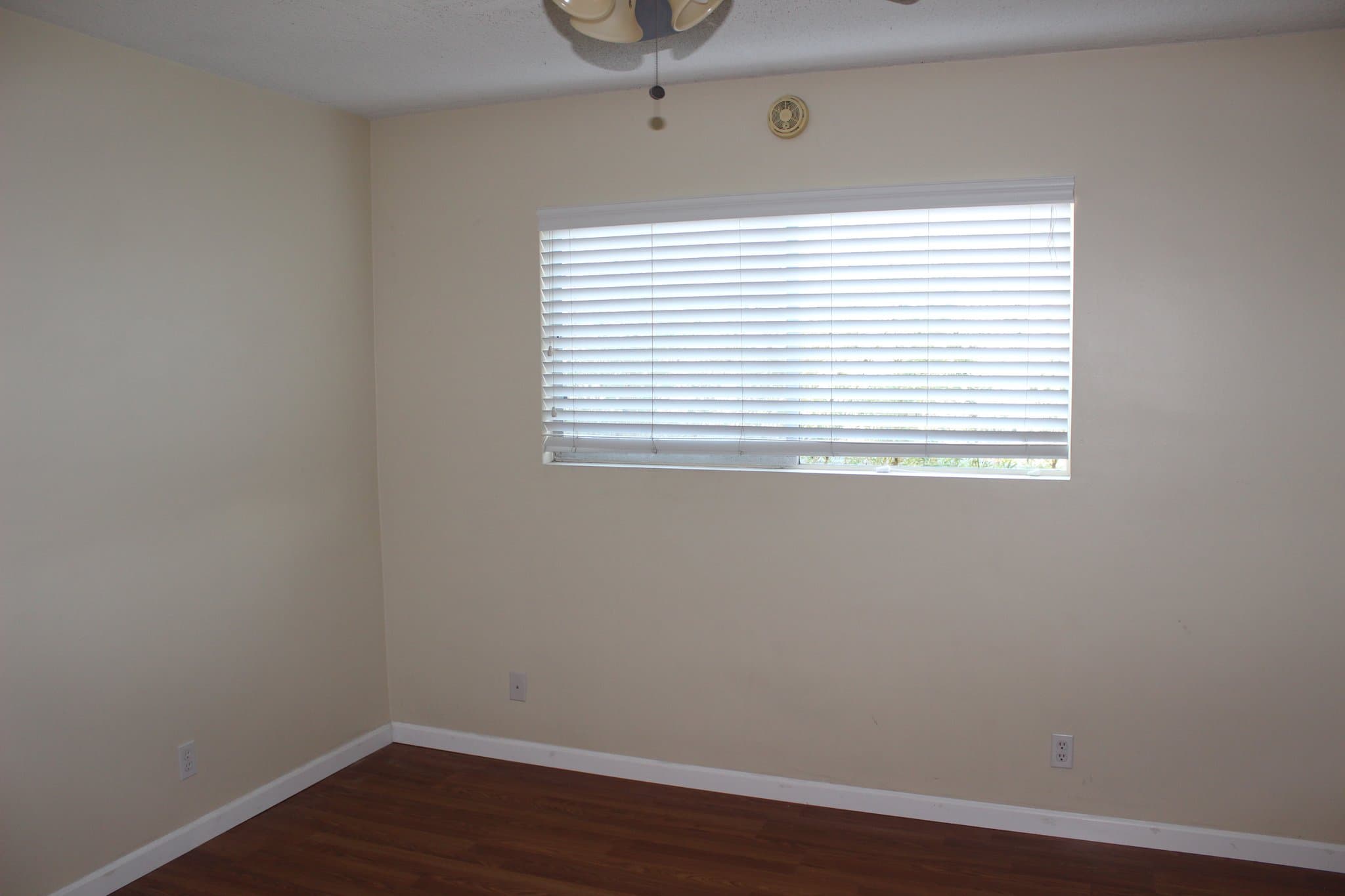 Long Beach Apartment: 231 Grand Avenue