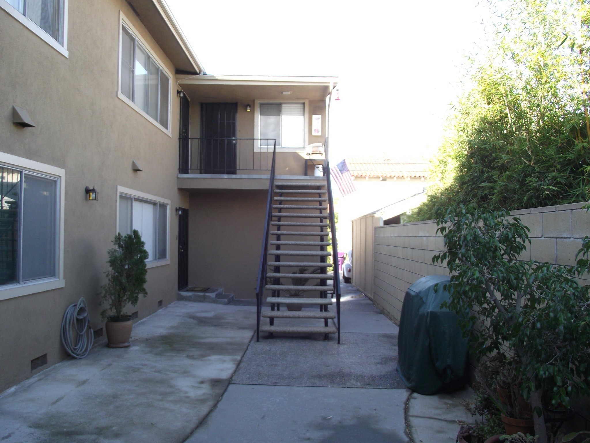 Long Beach Apartment: 231 Grand Avenue