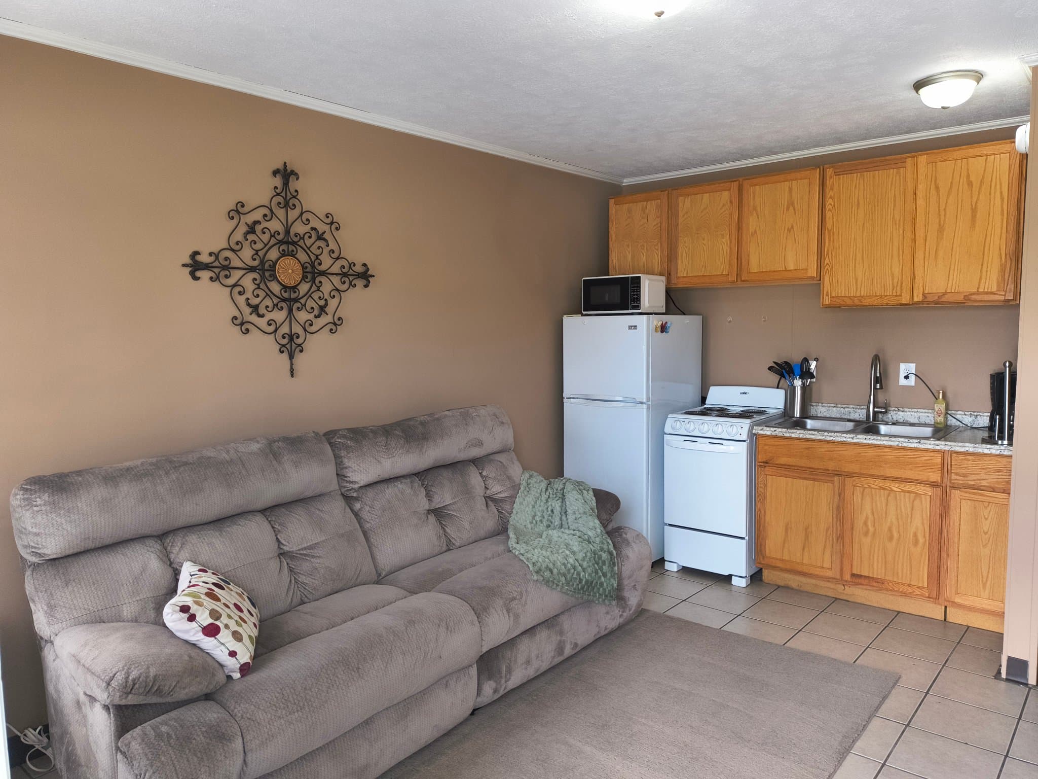 Manchester Apartment: 54 Sitz Dr