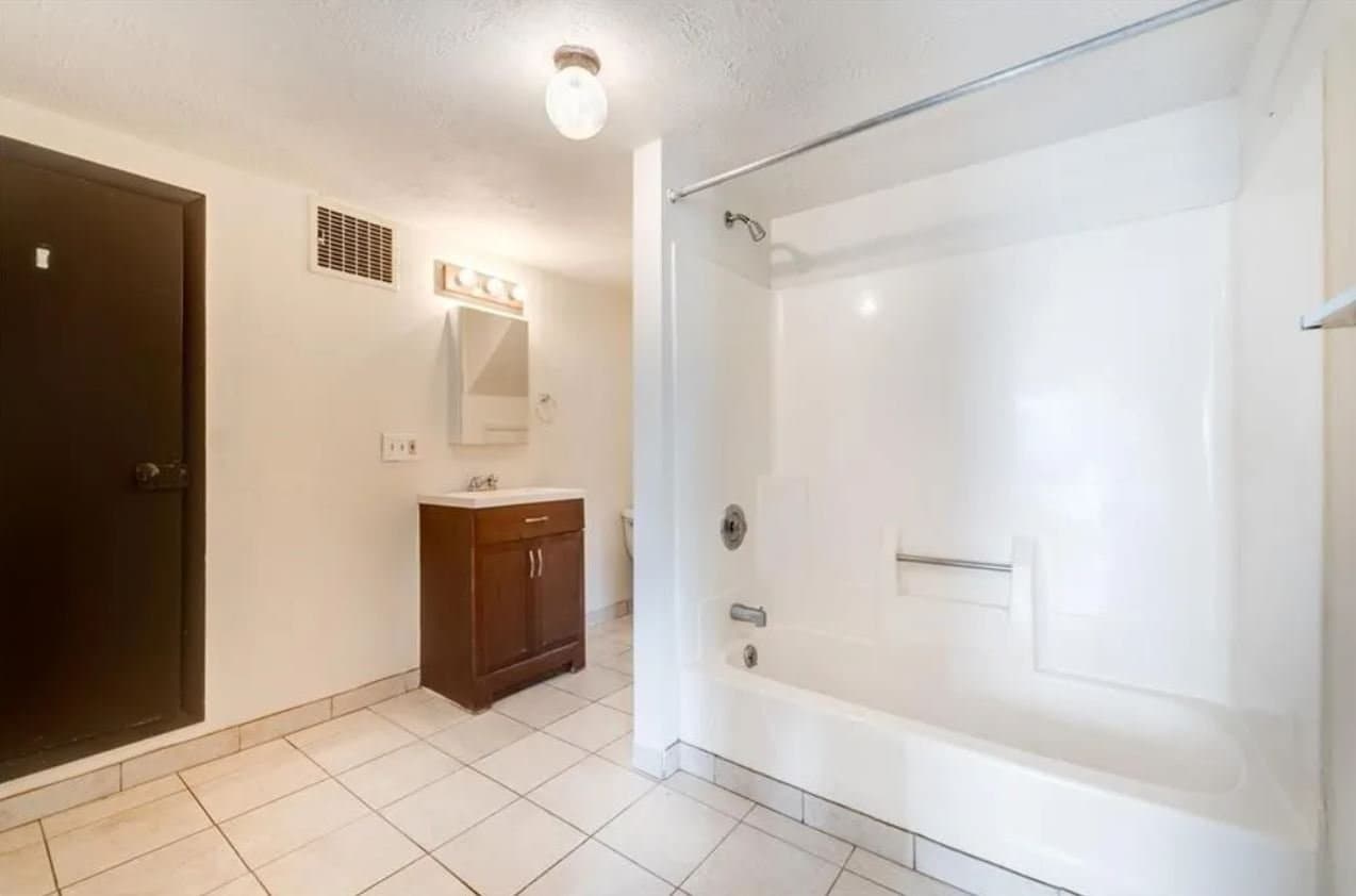 Bridgeville House: 759 Bower hill Rd