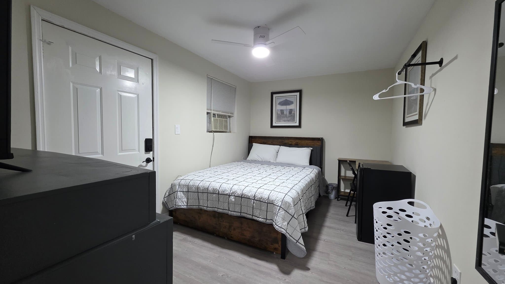 Orlando Single Room: 1343 Poppy Ave.