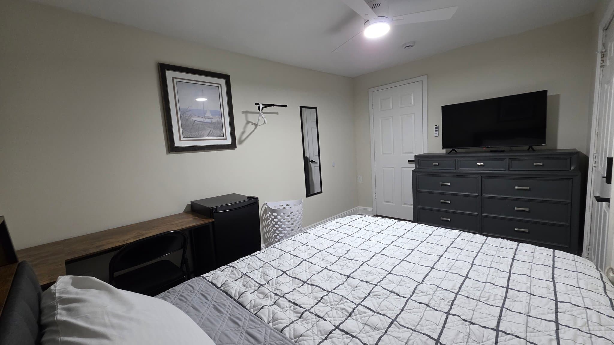 Orlando Single Room: 1343 Poppy Ave.