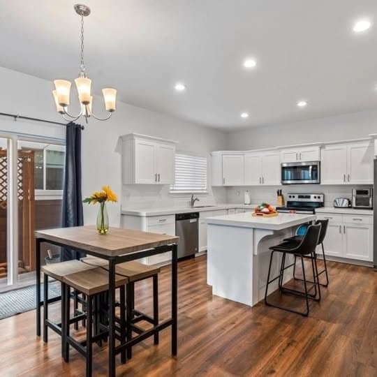 Vineyard House: 428 E 300 N