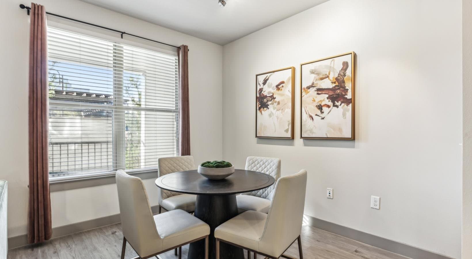 Dallas Apartment: 8169 Midtown Blvd